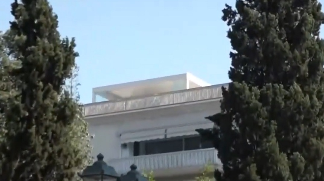 Αυθαίρετο «ξεφύτρωσε» σε ταράτσα πολυκατοικίας δίπλα στο Προεδρικό Μέγαρο