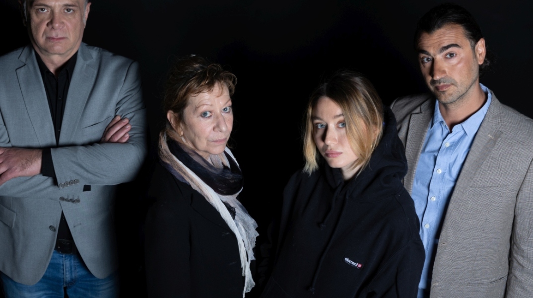 "Τα μάτια τέσσερα" στο θέατρο Ιλίσια-Βολανάκης