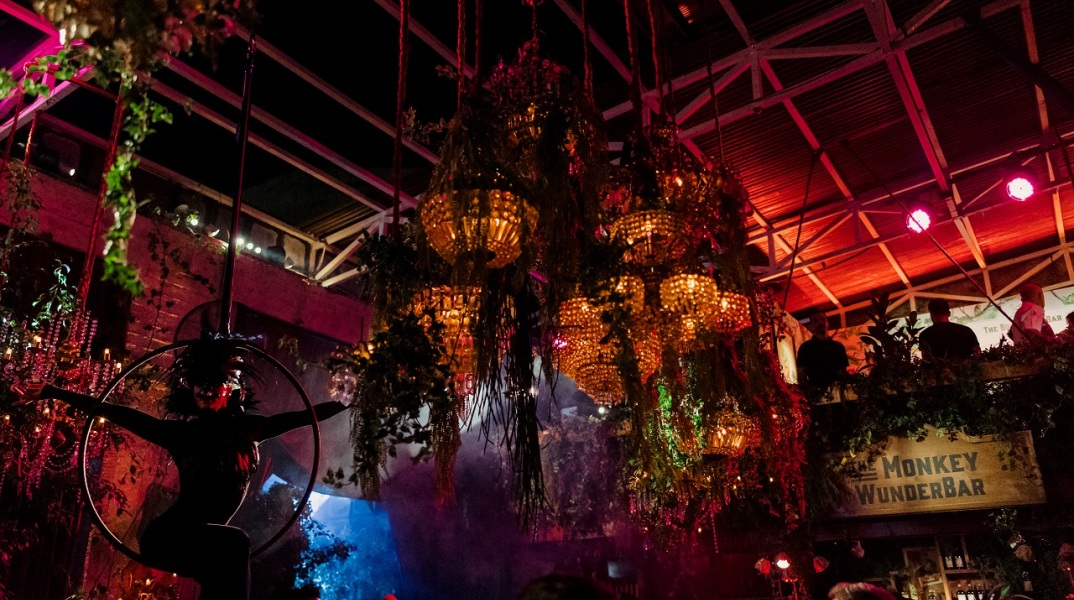 ΜΟΝΚΕΥ 47: Μια νύχτα στο δάσος του Μέλανα Δρυμού με το super premium gin