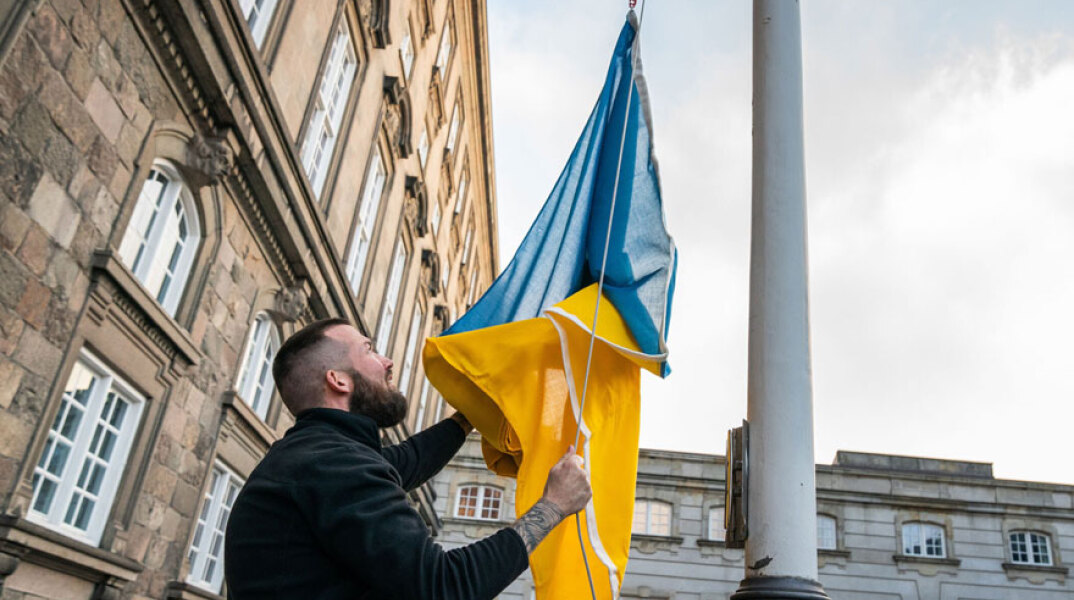 Οι Ουκρανοί συνεχίζουν να μάχονται τους Ρώσους και να ελπίζουν
