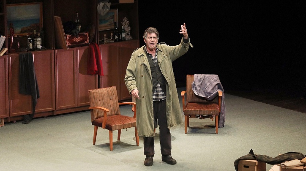 Γιάννης Μπέζος: Ο Τσιτσάνης ήταν ο πιο σνομπ άνθρωπος που πέρασε ποτέ