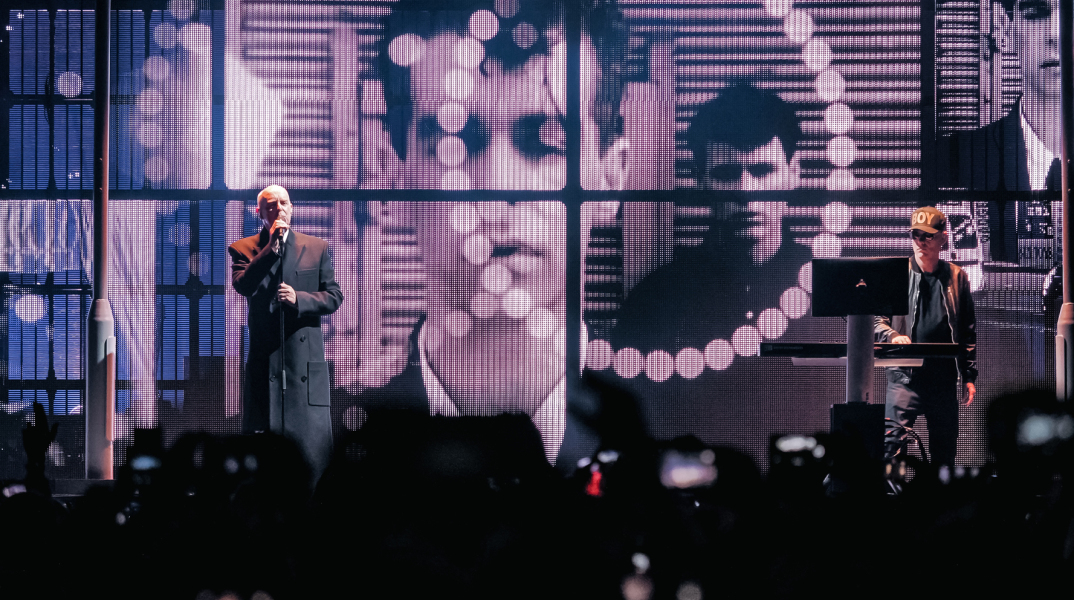 Στιγμιότυπο από τη συναυλία των Pet Shop Boys στο φεστιβάλ Release Athens 2022