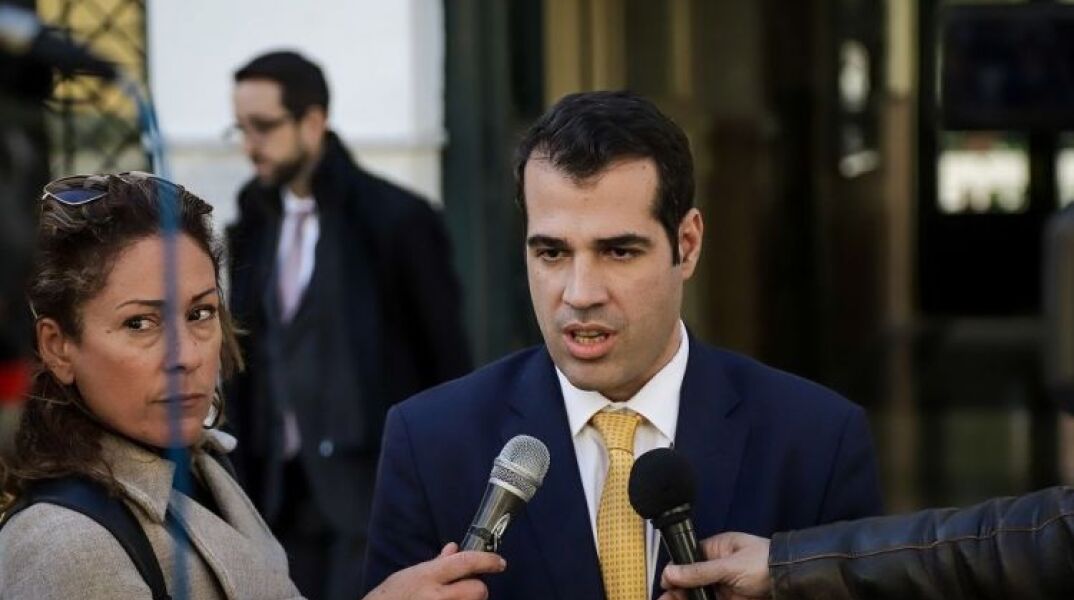 Αντιεμβολιαστές συγκεντρώθηκαν ξανά έξω από τo σπίτι του Θάνου Πλεύρη