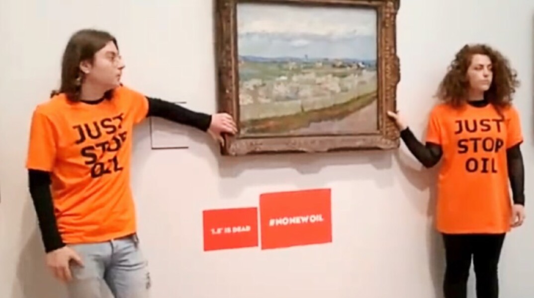 Ακτιβιστές κόλλησαν τα χέρια τους σε πίνακα του Van Gogh (Βίντεο)