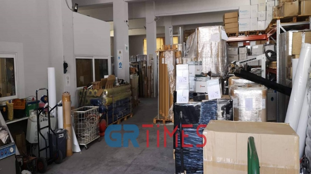 Εσωτερικός χώρος της βιοτεχνίας όπου έγινε η ένοπλη ληστεία στη Νέα Ευκαρπία στη Θεσσαλονίκη