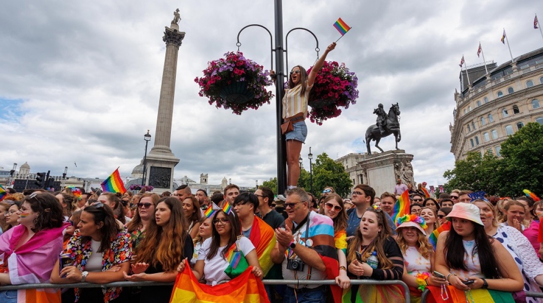 Βρετανία: H κοινότητα των ΛΟΑΤΚΙ γιορτάζει τα 50 χρόνια από το πρώτο Pride