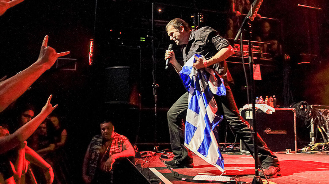 Στιγμιότυπο από τη συναυλία των Blind Guardian στην Αθήνα το καλοκαίρι του 2012