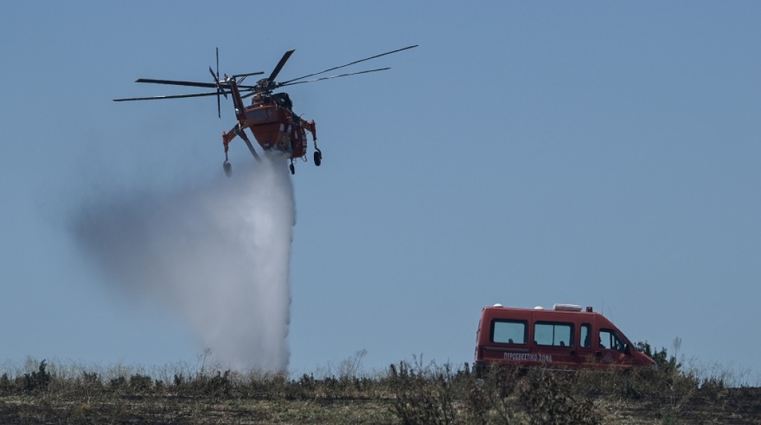 Φωτιά στο Σχηματάρι: Μήνυμα του 112 για αποφυγή των μετακινήσεων