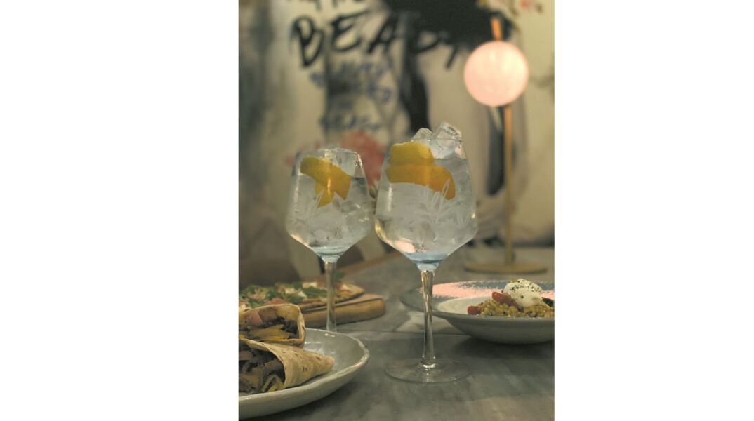 Cocktail και brunch στο Beauty Killed the Beast