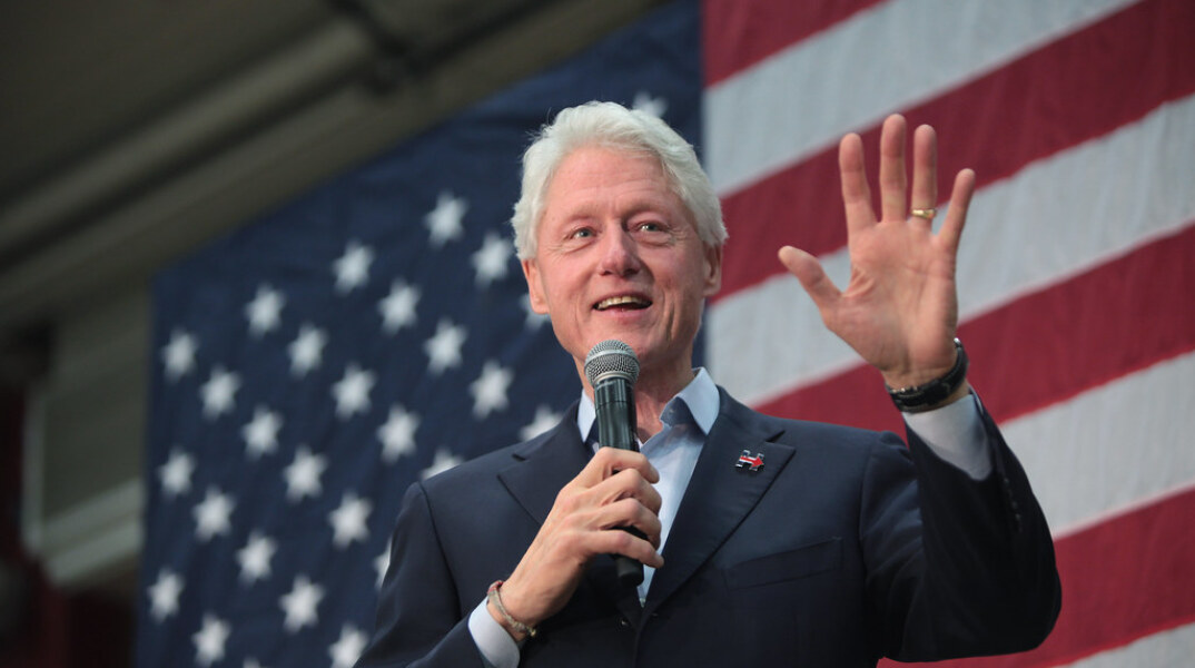 Ο Μπιλ Κλίντον φέρεται να απείλησε το «Vanity Fair» για να προστατέψει τον Έπσταϊν