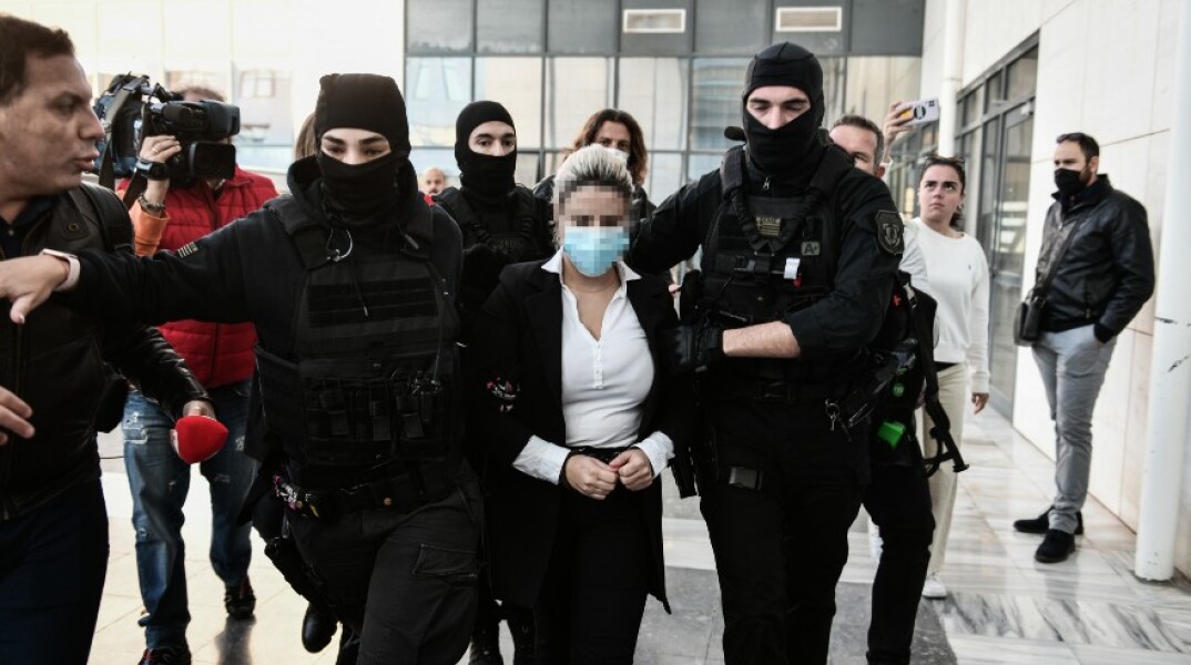 Η Έφη Κακαράντζουλα