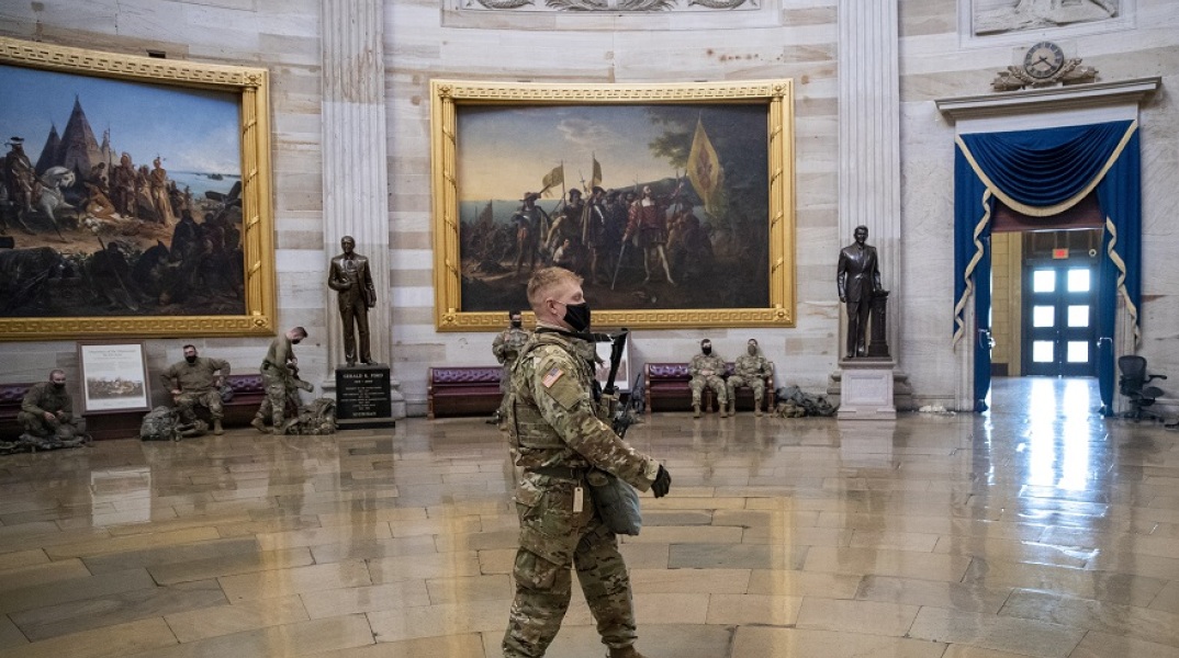 Μέλη της Εθνοφρουράς στο Καπιτώλιο