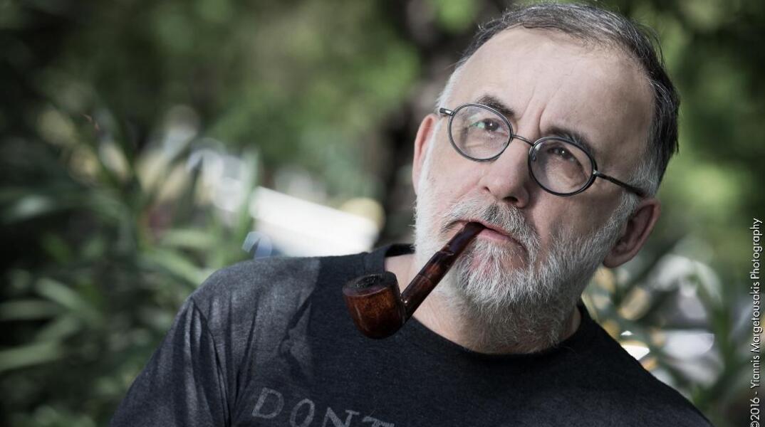 Θάνος Μικρούτσικος