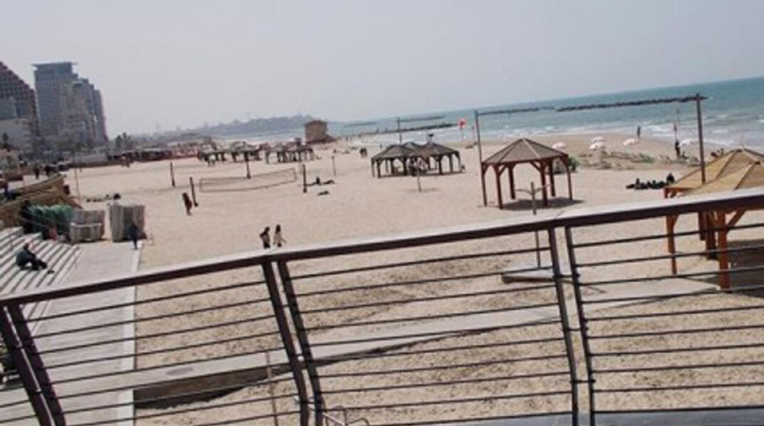 Ελένα Χουζούρη, Ο θείος Αβραάμ μένει πάντα εδώ