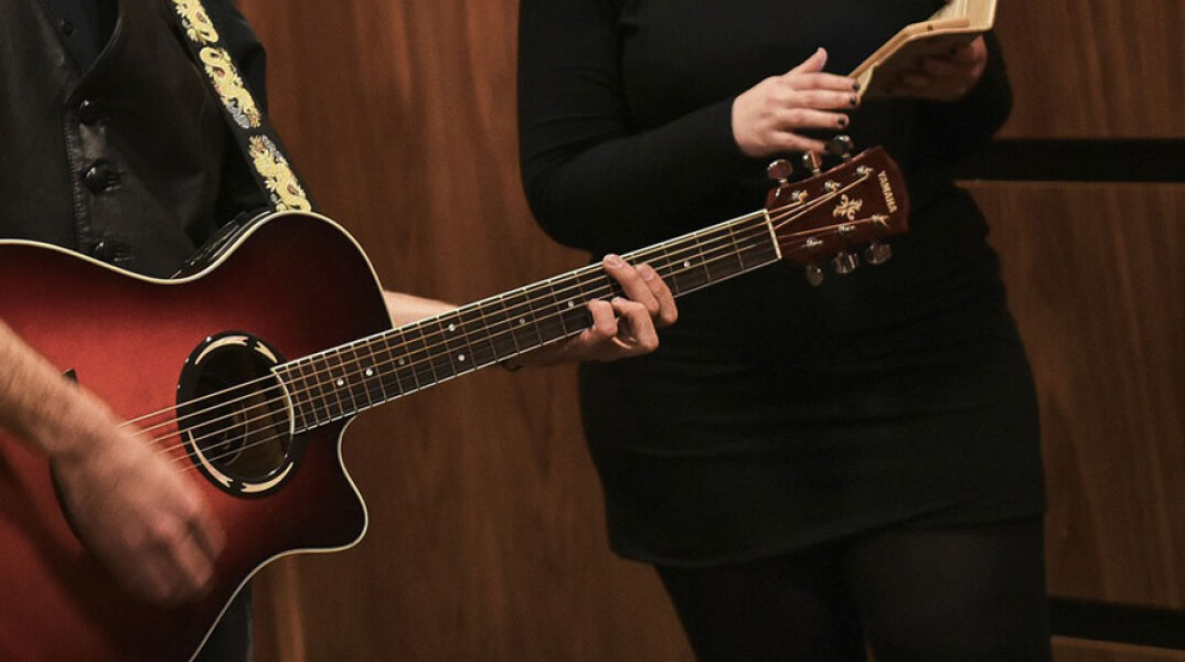 Η Μούσα τραγουδάει