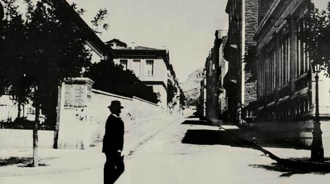 Το 111: Αναμνήσεις με λόγια και εικόνες