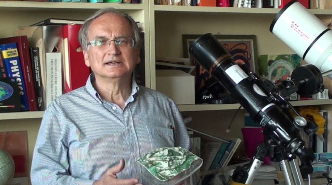 O Κώστας Καζαμιάκης συνομιλεί με τον Ξενοφώντα Μουσά