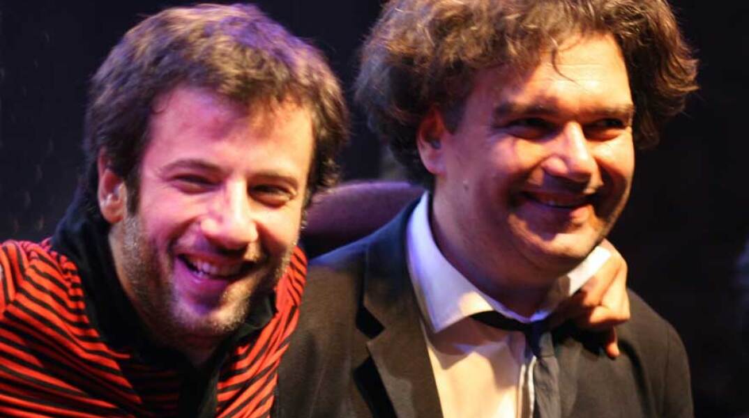 Ο Παναγιώτης Καλαντζόπουλος συνομιλεί με τον Κωστή Μαραβέγια