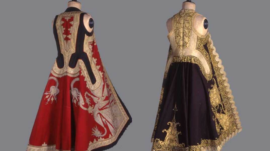 Ιωάννα Παπαντωνίο, «Ντουλαμάς» ο μεγαλοπρεπής. Ένα πανωφόρι αλλιώτικο από τ’ άλλα