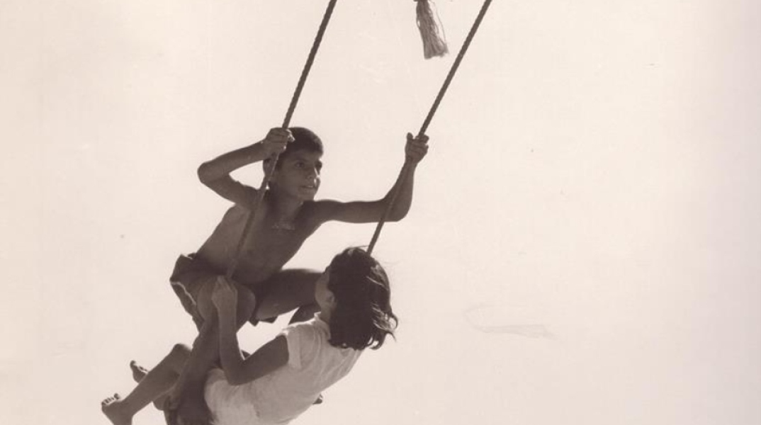 «Cruise: Α floating archive - Έκθεση του ανέκδοτου αρχείου του Βασίλη Κοφινά» στην Γκαλερί Χατζηκυριάκος-Γκίκας