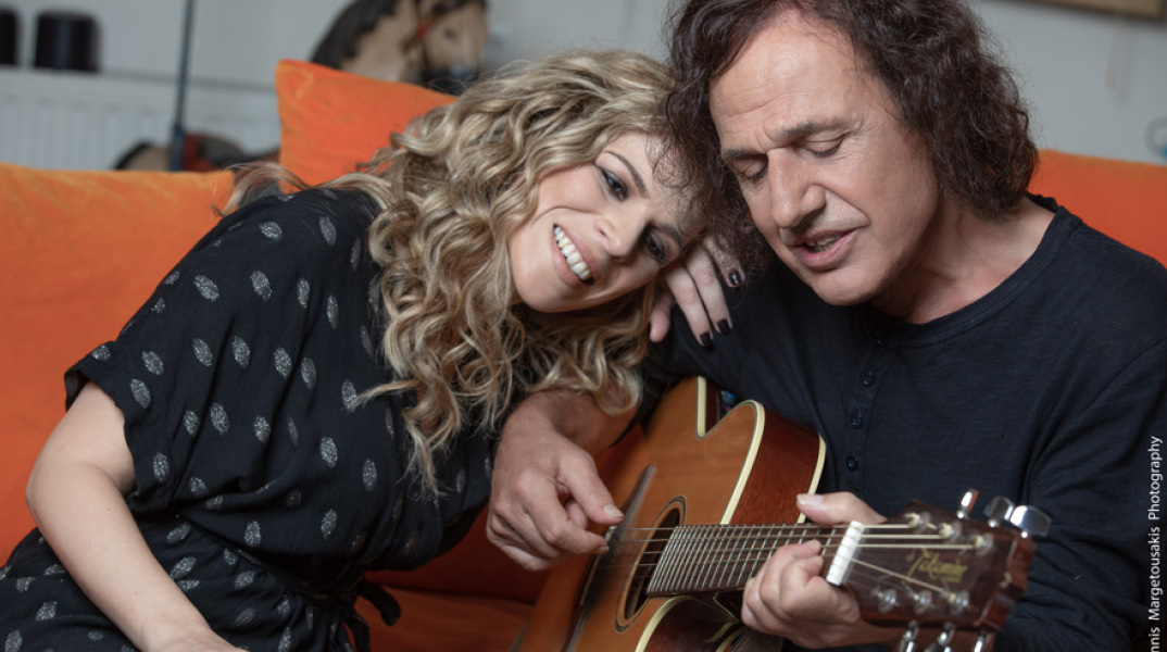 Βασίλης Παπακωνσταντίνου, Βιολέτα Ίκαρη