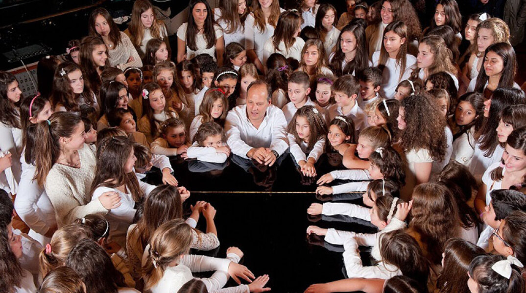 Η «Παιδική Χορωδία Σπύρου Λάμπρου» στον ΙΑΝΟ