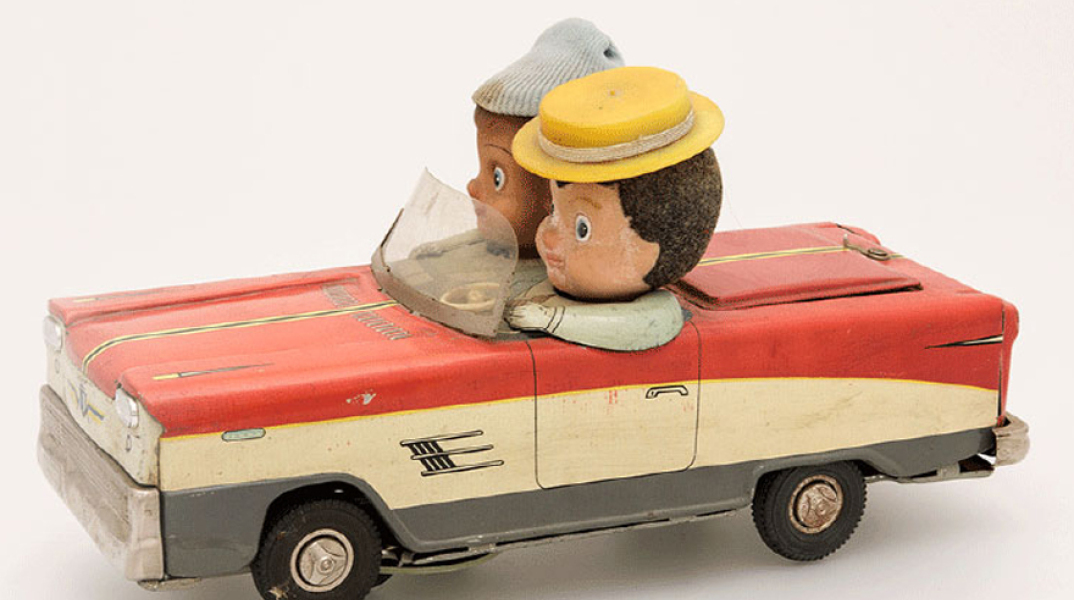 o kosmos ton pαaixnidion, mouseio mpenaki, aerodromio venizelos