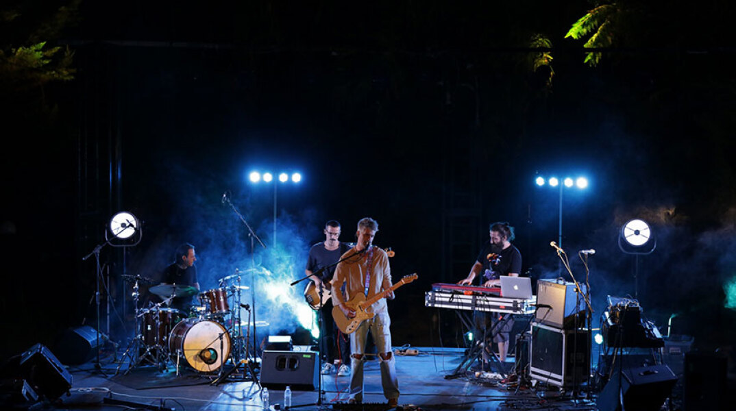 Dance With Invisible Partners