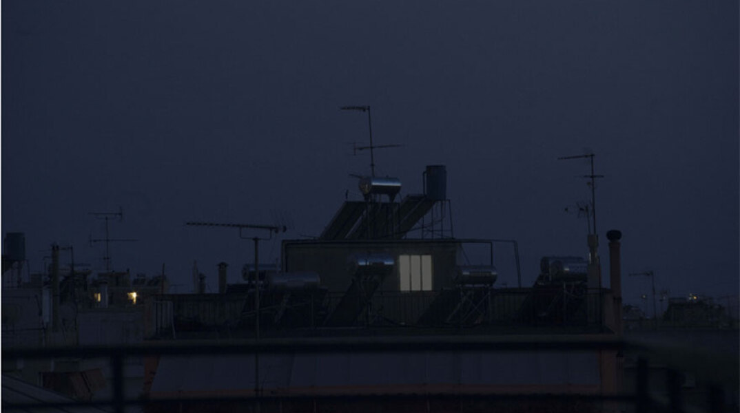 Απόλλων Γλύκας, INHALE «notes from behind a window»