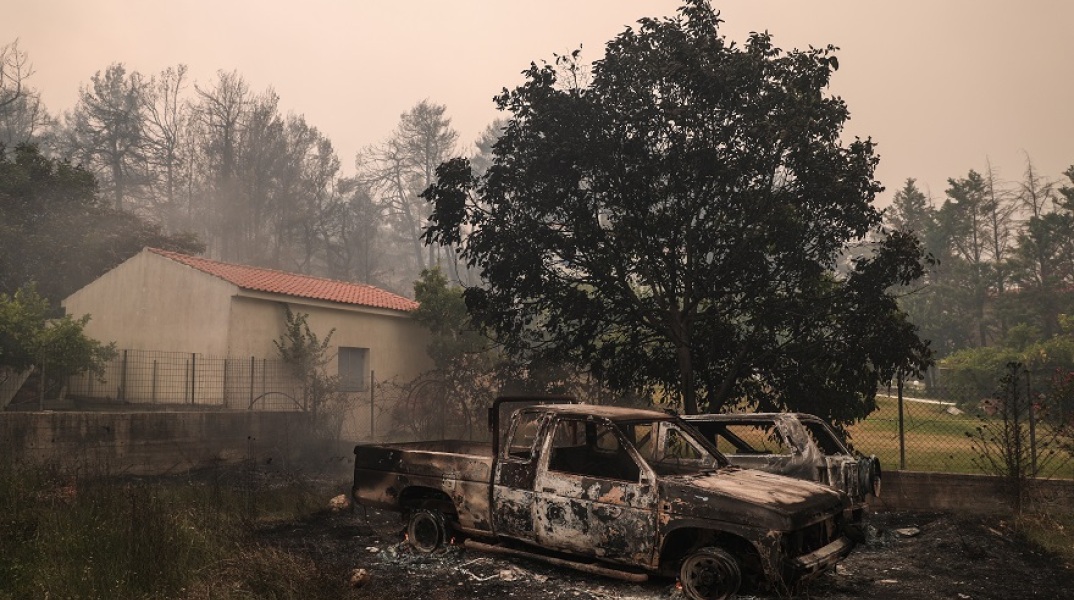 Στιγμιότυπο από τις εστίες φωτιές στη Βόρεια Εύβοια