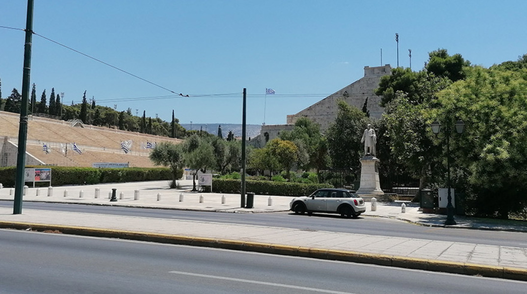 Ο ανδριάντας του Γεωργίου Αβέρωφ, έργο του Γ. Βρούτου