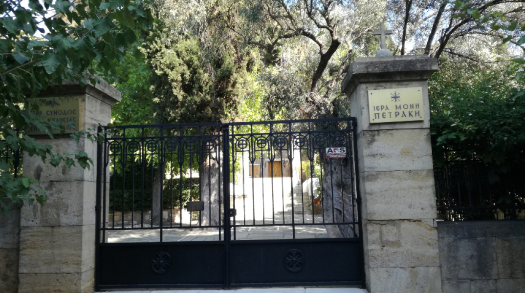 foto_12._iera_moni_petraki.jpg