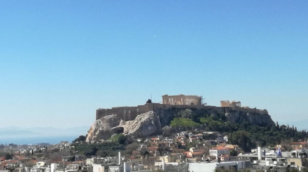 foto_1a._ieros_vrahos_tis_akropolis.jpg
