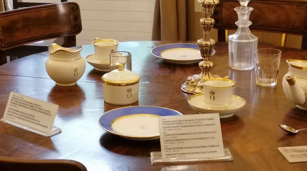 Αντικείμενα με το μονόγραμμα του Οθωνα