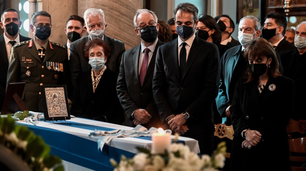 Η Πρόεδρος της Δημοκρατίας, Κατερίνα Σακελλαροπούλου, φτάνει στο Α' Νεκροταφείο για την κηδεία της Μαριέττας Γιαννάκου