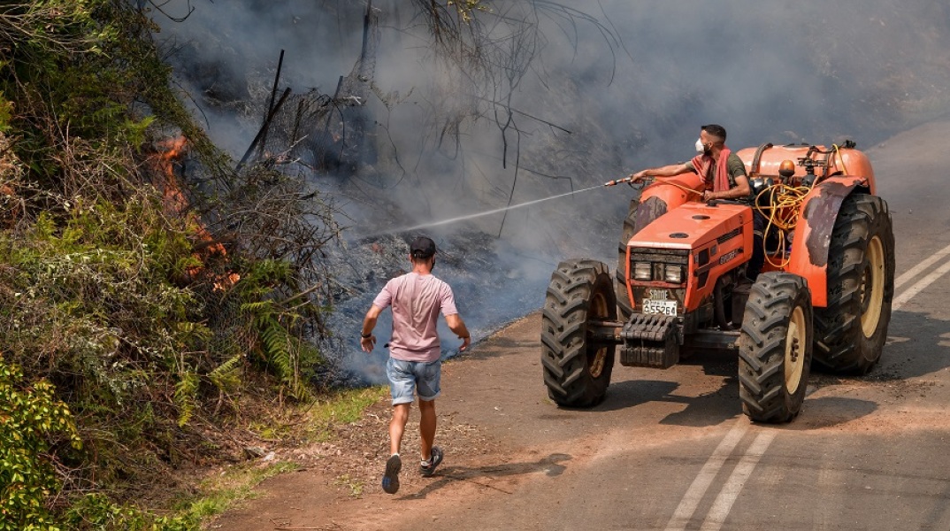 Στιγμιότυπο από επιχείρηση κατάσβεσης στην Ηλεία