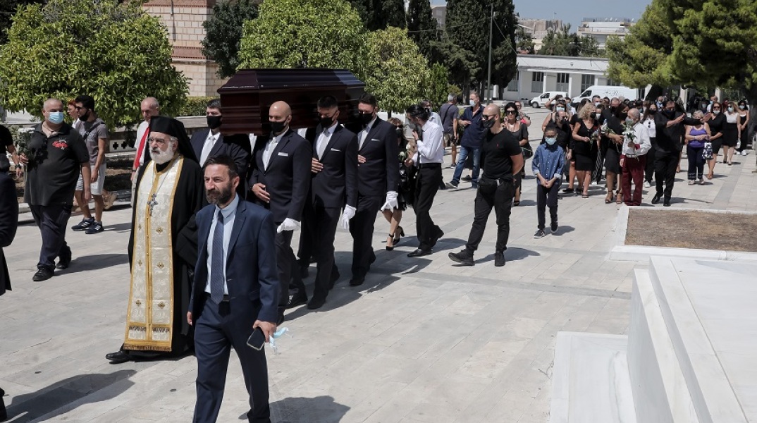 Κηδεία Ανέστη Βλάχου: Θλίψη στο τελευταίο αντίο στο Α' Νεκροταφείο 