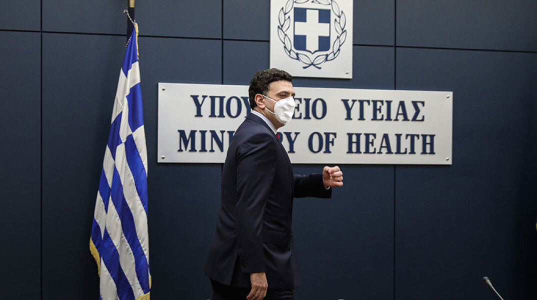 Ο υπουργός Υγείας Βασίλης Κικίλιας στην ενημέρωση για τον εμβολιασμό στην Ελλάδα κατά του κορωνοϊού