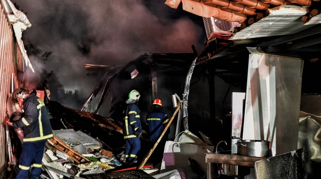 Έκρηξη σε χώρο εστίασης στην Κόρινθο - Φωτογραφία από την επιχείρηση κατάσβεσης