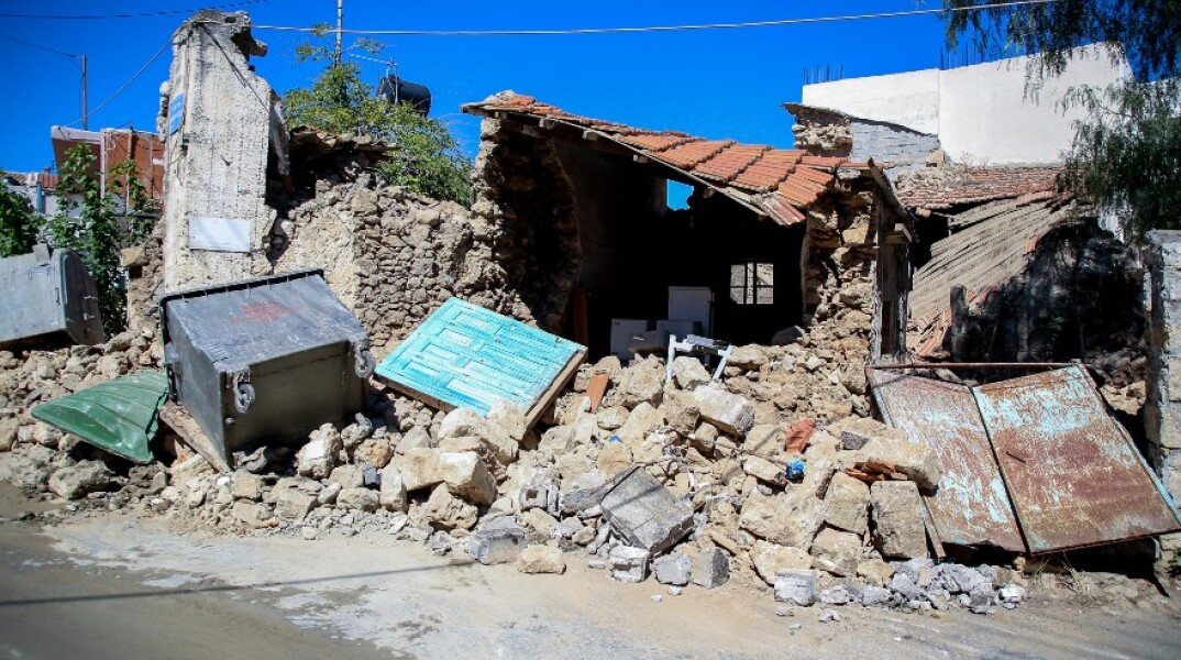 Σεισμός στην Κρήτη: Εικόνες καταστροφής από το Αρκαλοχώρι