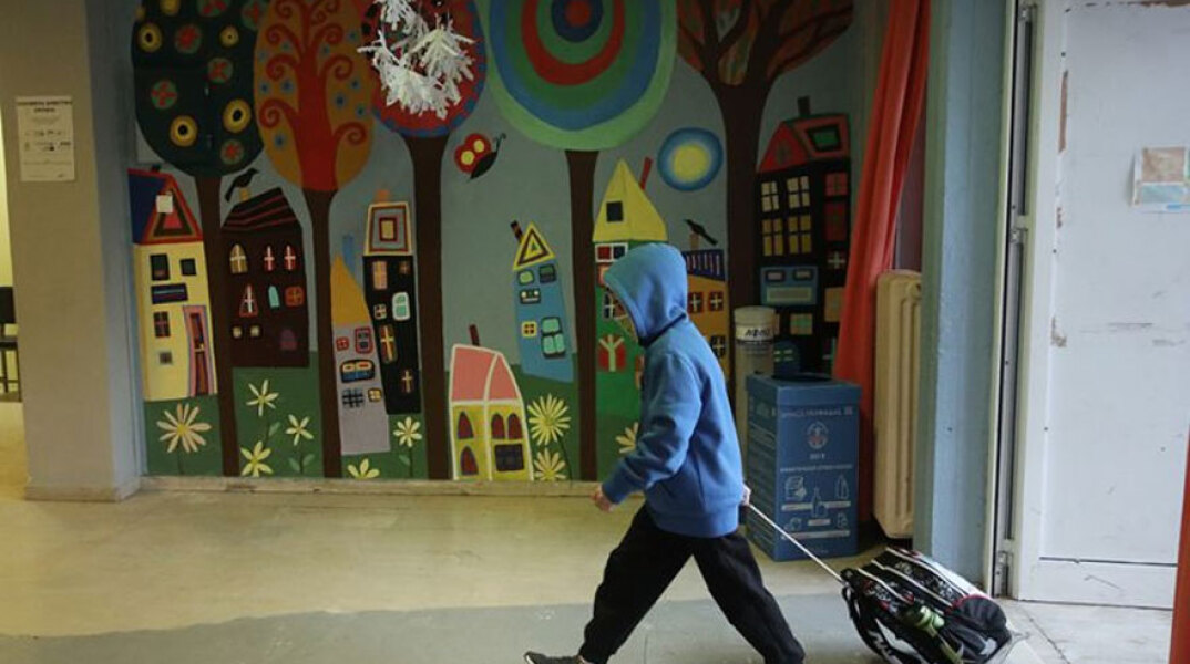 Τα κρούσματα κορωνοϊού σε παιδιά ανακοίνωσε ο ΕΟΔΥ