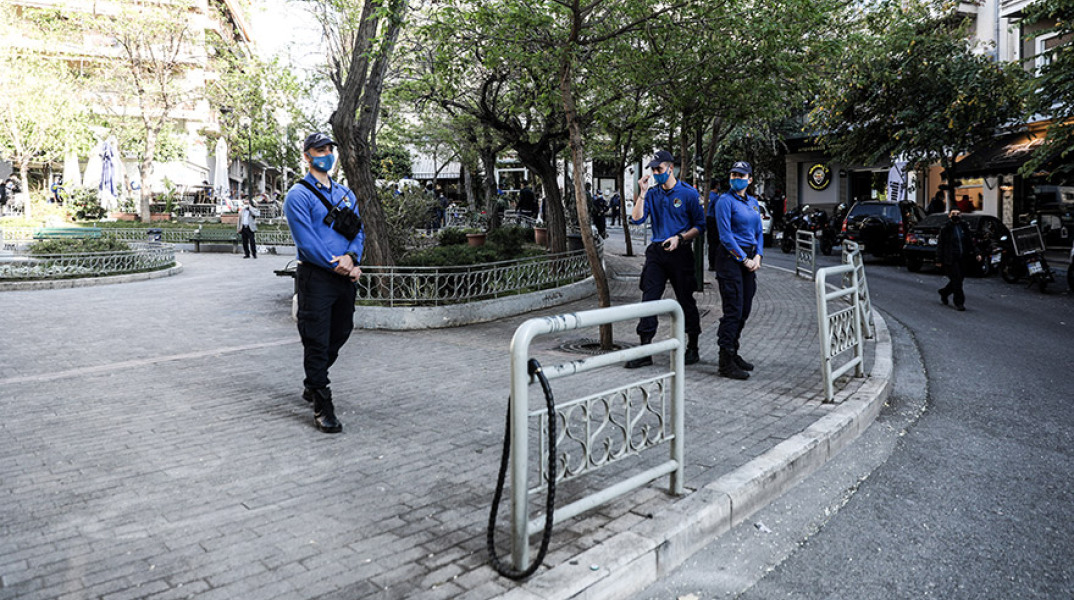 ΕΠΕΜΒΑΣΗ ΤΗΣ ΑΣΤΥΝΟΜΙΑΣ ΣΤΗΝ ΠΛΑΤΕΙΑ ΑΓΙΟΥ ΓΕΩΡΓΙΟΥ ΣΤΗΝ ΚΥΨΕΛΗ ΓΙΑ ΤΟΝ ΕΛΕΓΧΟ ΤΟΥ ΣΥΝΩΣΤΙΣΜΟΥ