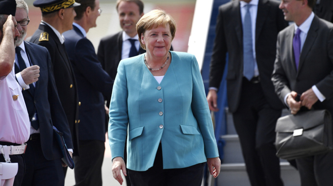 H άφιξη Μέρκελ στην Μπιαρίτζ © EPA/JULIEN DE ROSA