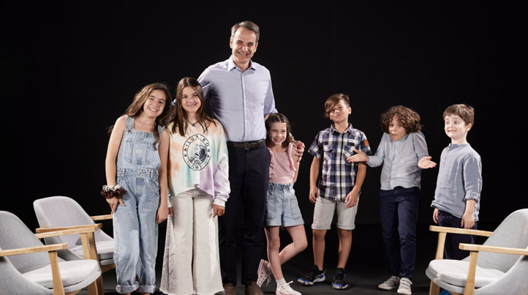 Συνέντευξη Μητσοτάκη στα παιδιά της «Ατράκτου»