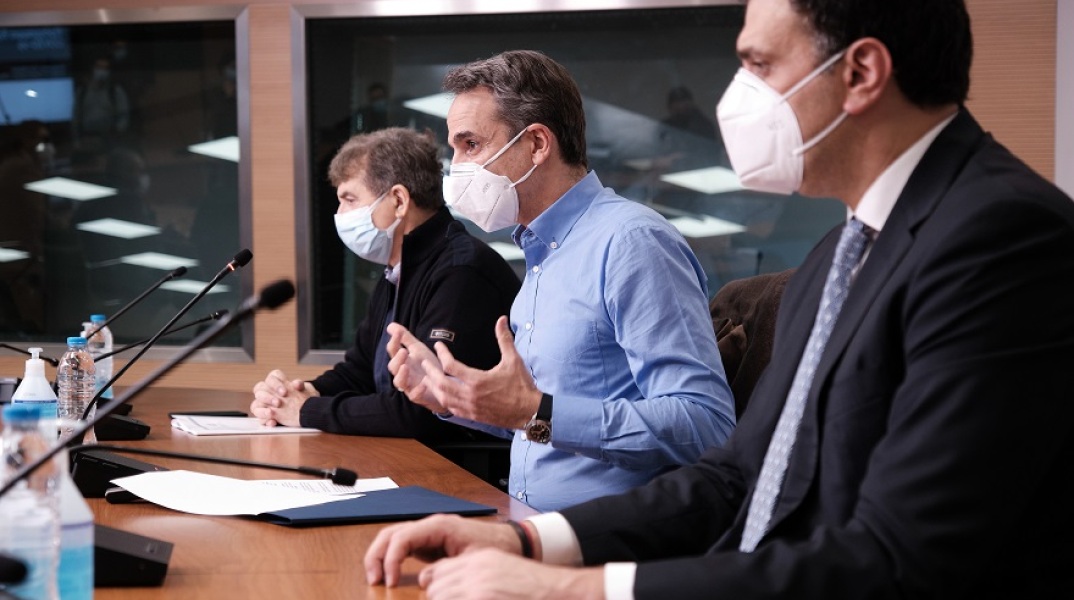 Ο Κυριάκος Μητσοτάκης στη σύσκεψη για το πρόγραμμα εμβολιασμού 