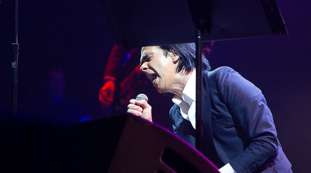 Στιγμιότυπο από τη συναυλία του Nick Cave στο Release Athens, στην Αθήνα