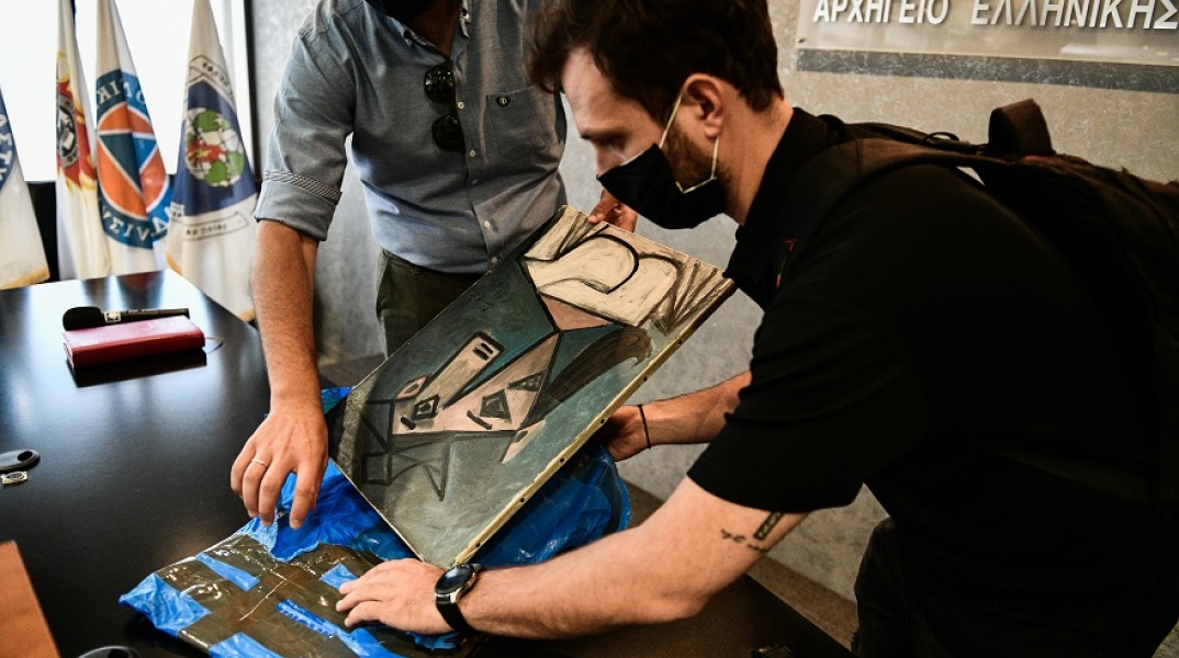 Πίνακες των Πικάσο και Μοντριάν στη συνέντευξη Τύπου για την ανεύρεση των έργων 