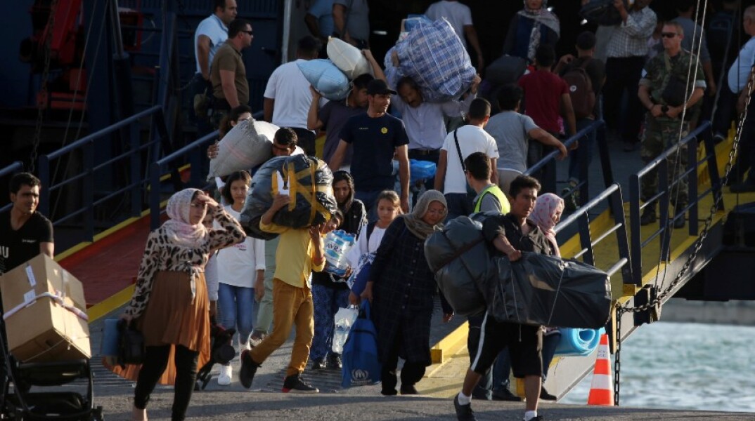 Άφιξη των πρώτων προσφύγων στη Θεσσαλονίκη από τη Λέσβο 