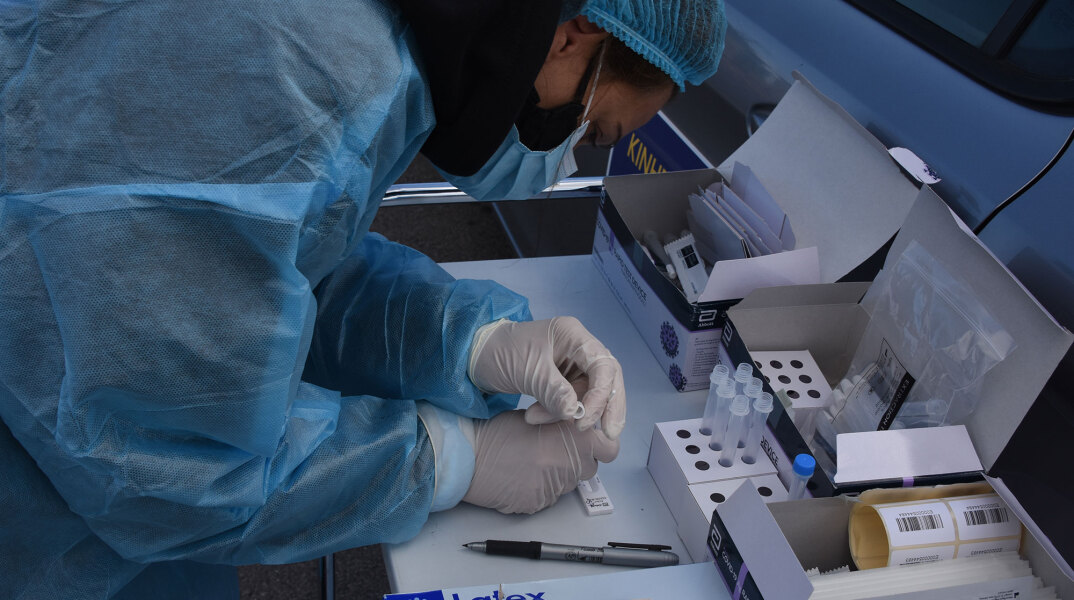 Κορωνοϊός: Στα 40 ευρώ η ανώτατη τιμή για μοριακό τεστ μετά το πλαφόν που βάζει η κυβέρνηση