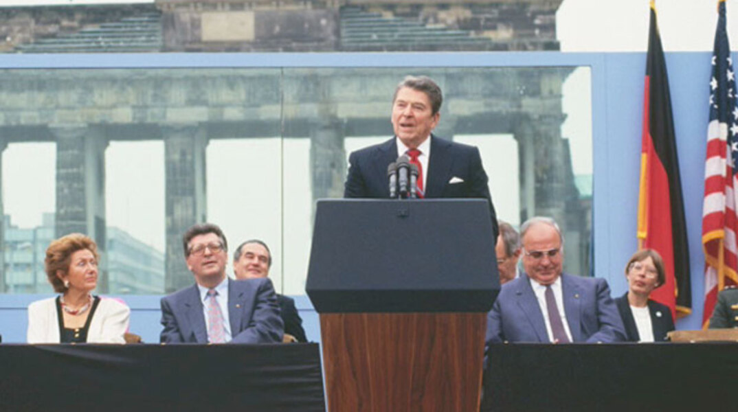 reagan-on-historic-visit-to-berlin-wall.jpg